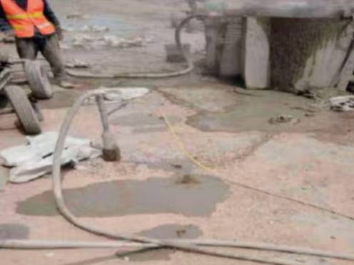 鹿寨水泥混凝土路面板底注浆技术 路面脱空注浆整治方案